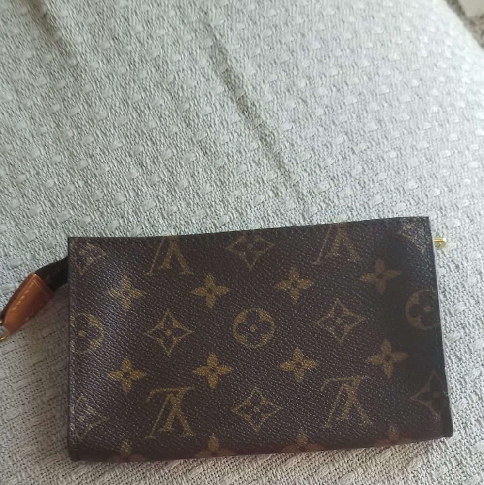 Bucket pouch